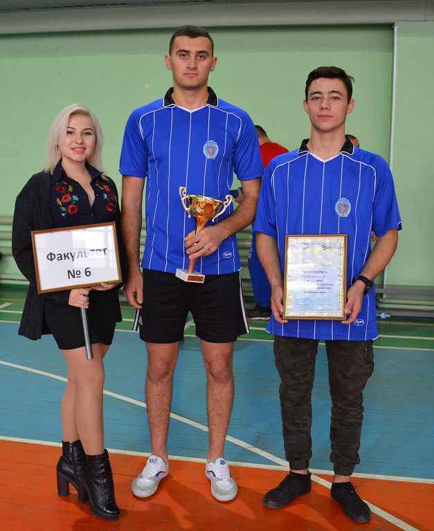 Перше місце у змаганнях з настільного тенісу посіла команда факультету № 6