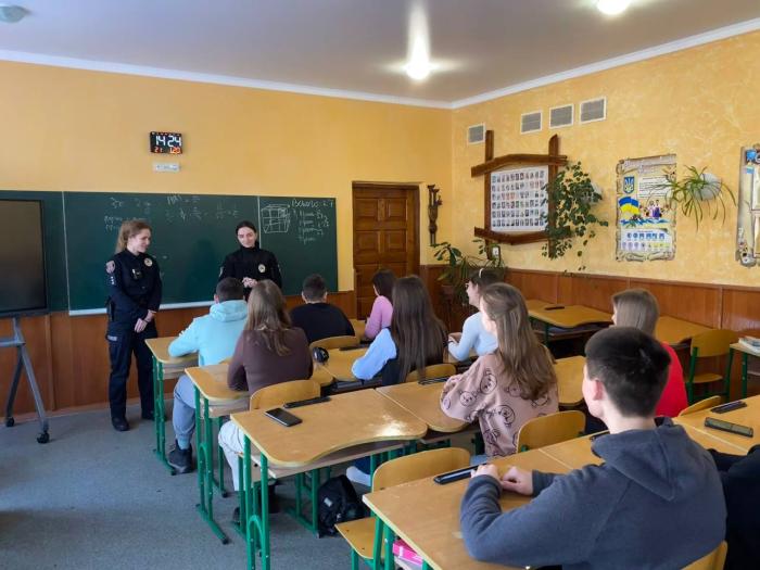 Курсанти допомагають молоді визначитися з майбутньою професією