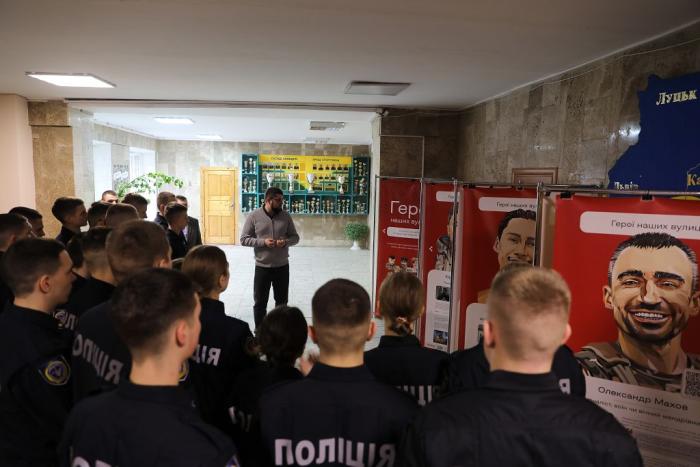 У ХНУВС відкрито виставку «Герої наших вулиць»