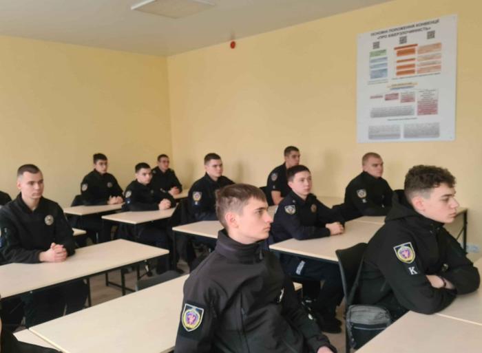 Бінарне заняття з фахівцем у сфері кримінального аналізу