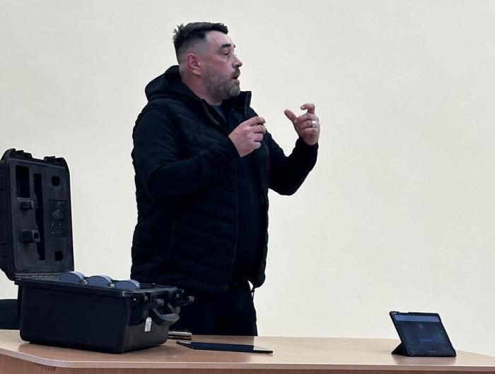 Курсанти ННІ №4 зустрілися з учасником бойових дій Романом ЧУХАЛОВИМ