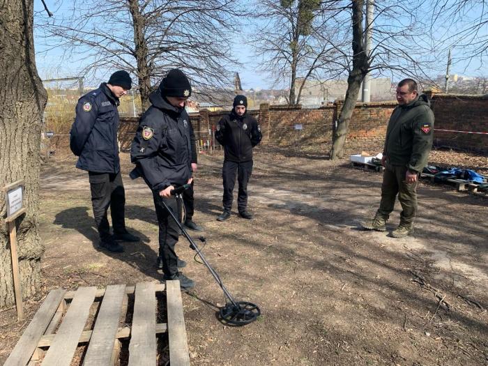Набуття практичних навичок безпечного поводження з вибухонебезпечними предметами