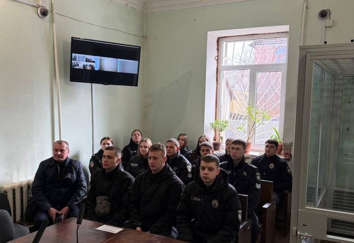 Бінарне заняття у міськрайонному суді