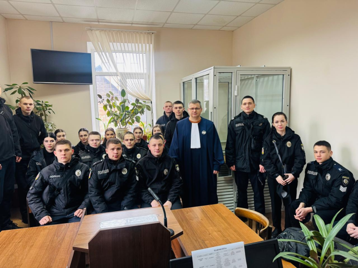 Бінарне заняття у міськрайонному суді