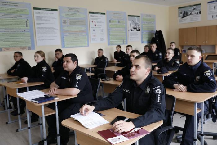 Факультативне заняття Школи наукового лідерства ХНУВС