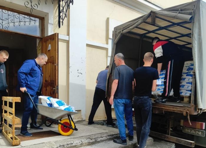 Курсанти долучилися до розвантаження гуманітарної допомоги