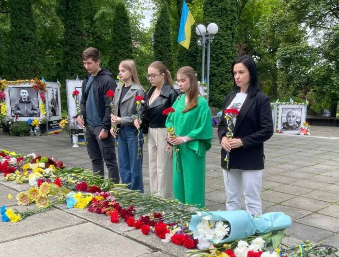  До Дня Героїв України 