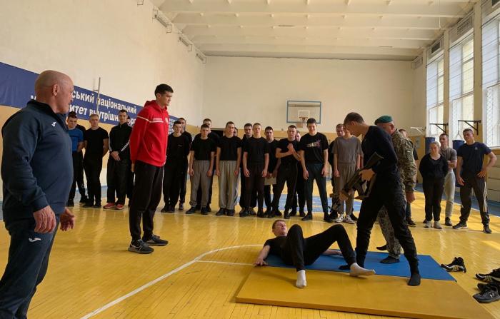 Фізична підготовка майбутніх офіцерів поліції