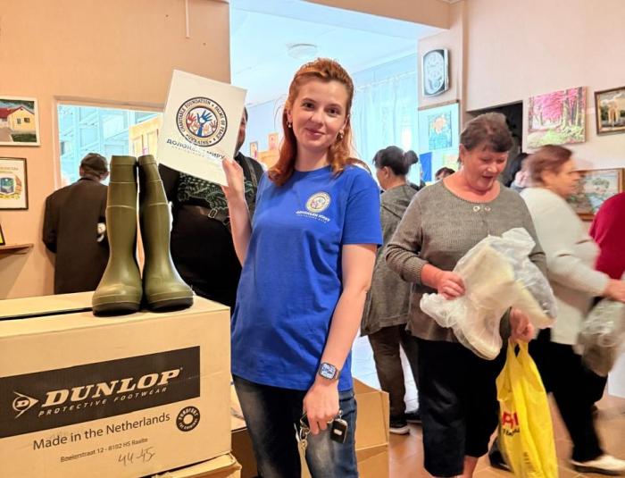 Волонтери передали жителям Харківщини речі першої потреби