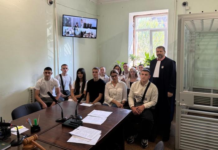 Бінарне заняття в міськрайонному суді