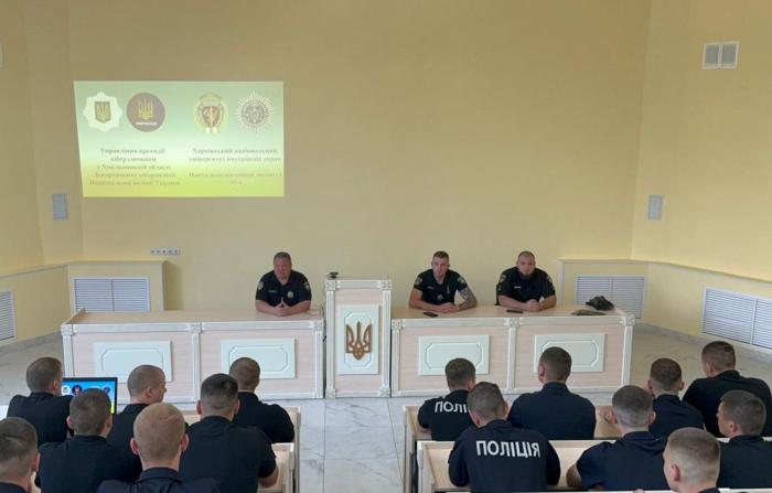Курсанти ННІ №4 зустрілися з працівниками Управління протидії кіберзлочинам 