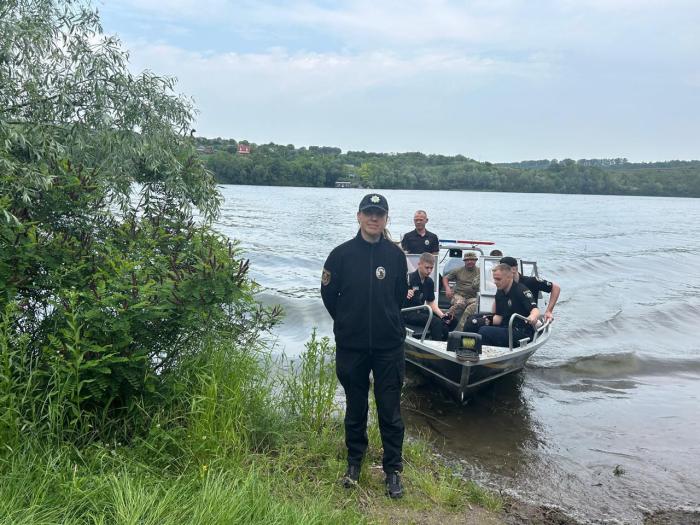 Курсанти опановують практичні навички безпеки на водоймах