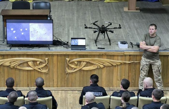 Першокурсників ознайомили з роботою гуртка «ЩИТ» та центру «Крила Закону»