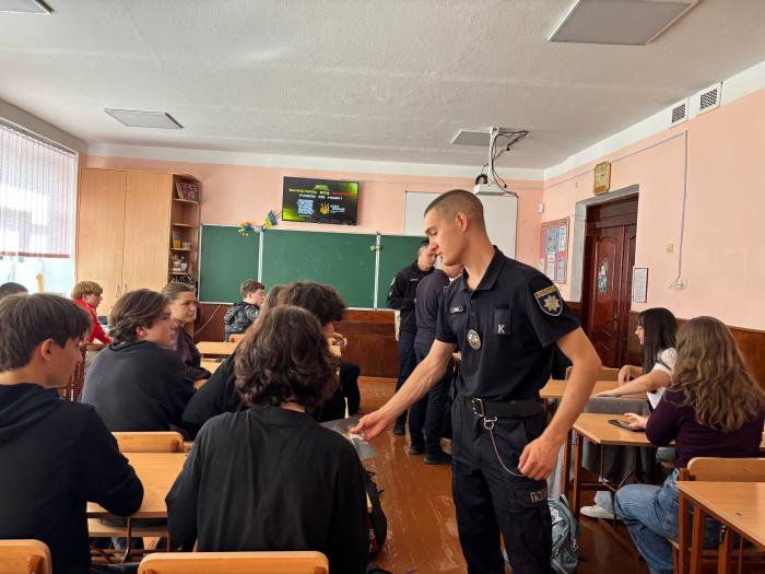 Ліцеїстам м. Кам’янець-Подільський – про основи кібергігієни та професією поліцейського