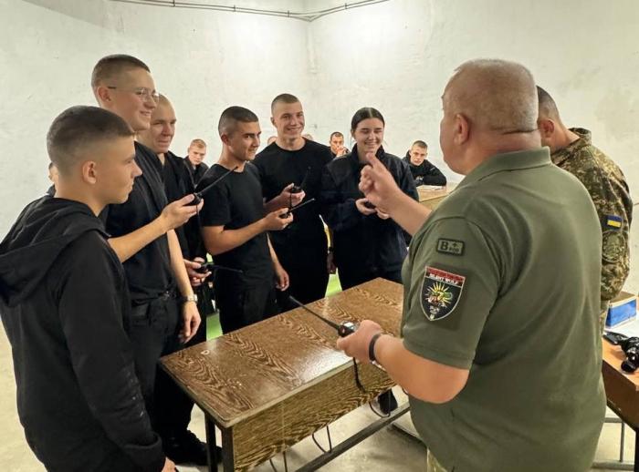 Зв’язок та комунікація – тема бінарного заняття