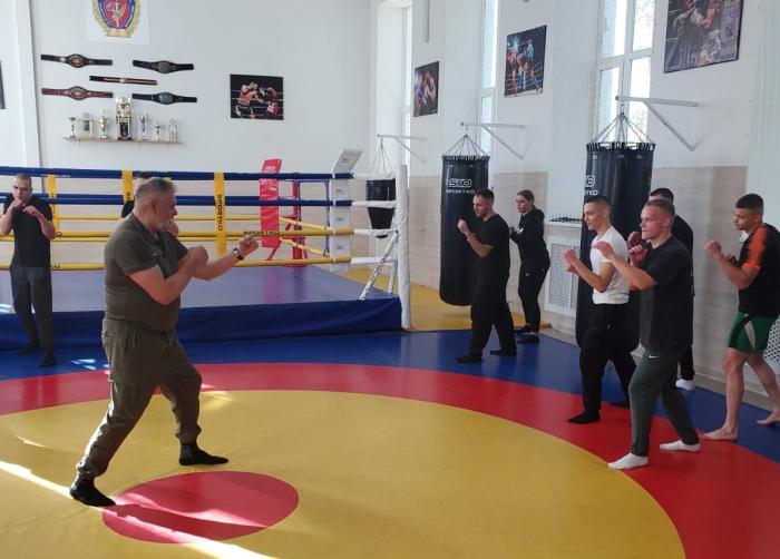  Бінарне заняття з вдосконалення техніки ударів і комбінованих дій 