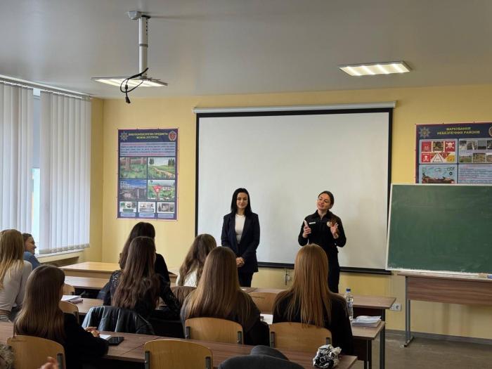 Булінг: як розпізнати й протидіяти