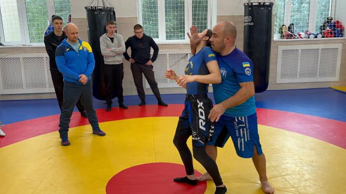 Майстри бойових мистецтв поділилися досвідом із курсантами ХНУВС під час бінарного заняття