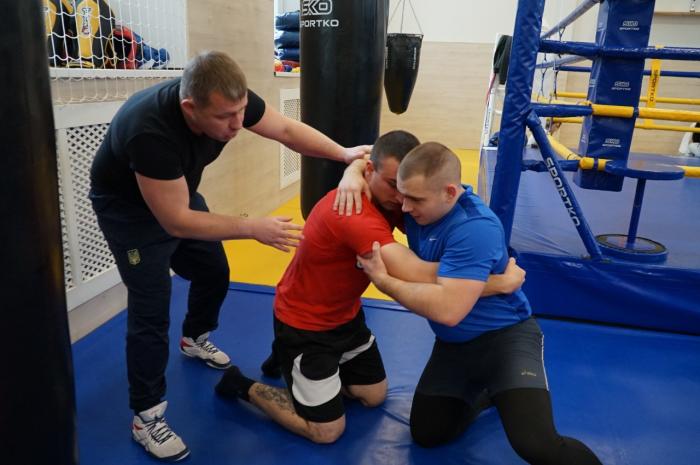 Improving throwing and defense techniques on the ground