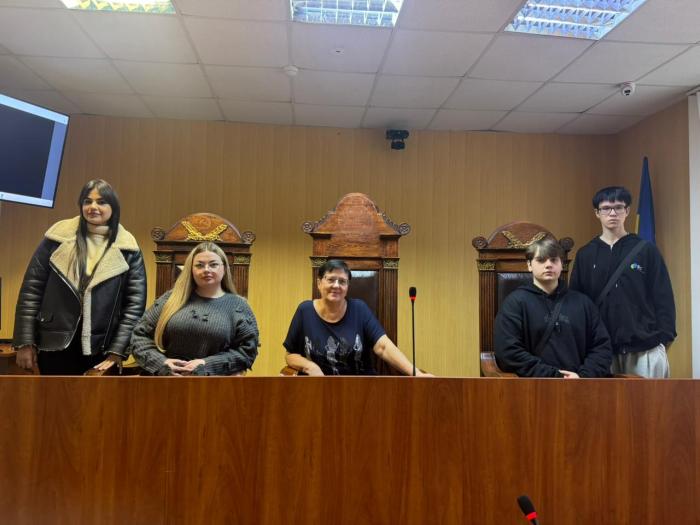 Співпраця з судовими органами 