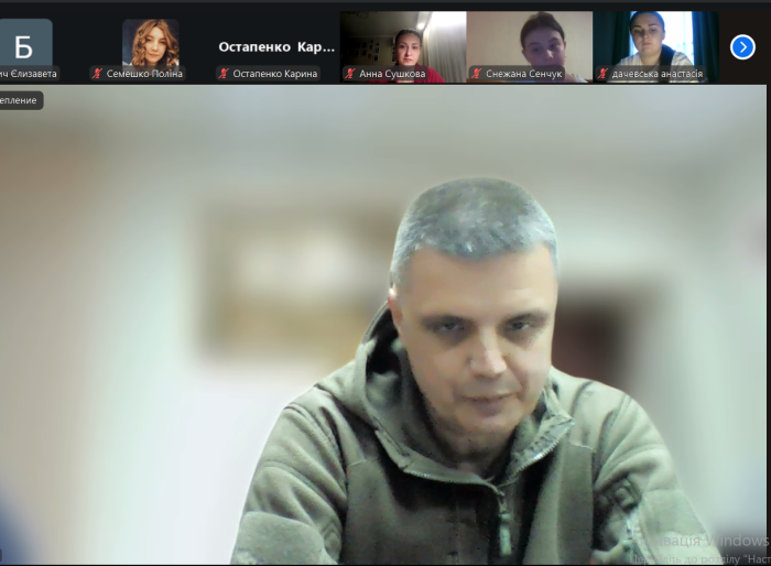 «Гід» із передової: відверта розмова студентів із бійцем 92-ї бригади 