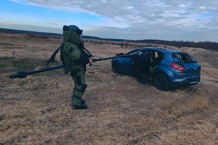 Професійне зростання без кордонів: ХНУВС здобуває новий досвід розмінування в Польщі