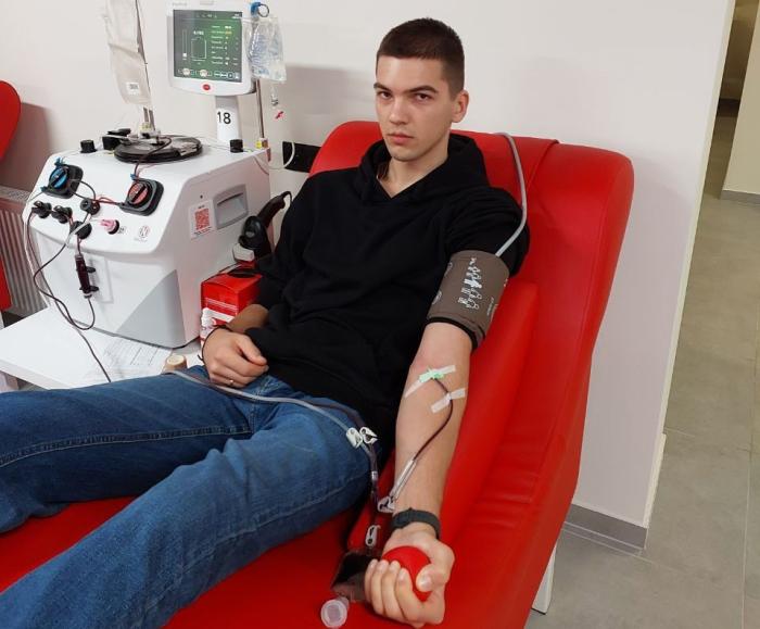 Підтримка фронту: у ННІ №3 долучилися до донорства плазми для військових