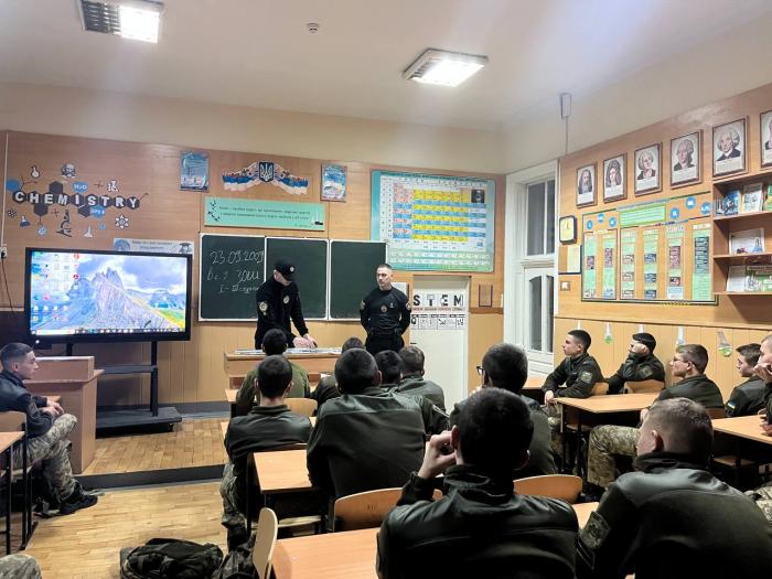 Майбутній правоохоронець розповів ліцеїстам про вступ і навчання у ХНУВС