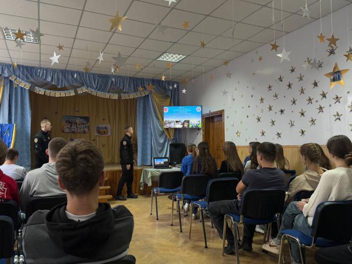 Першокурсники презентували школярам Тернопільщини освітні можливості ХНУВС та проєкт «БРАМА»